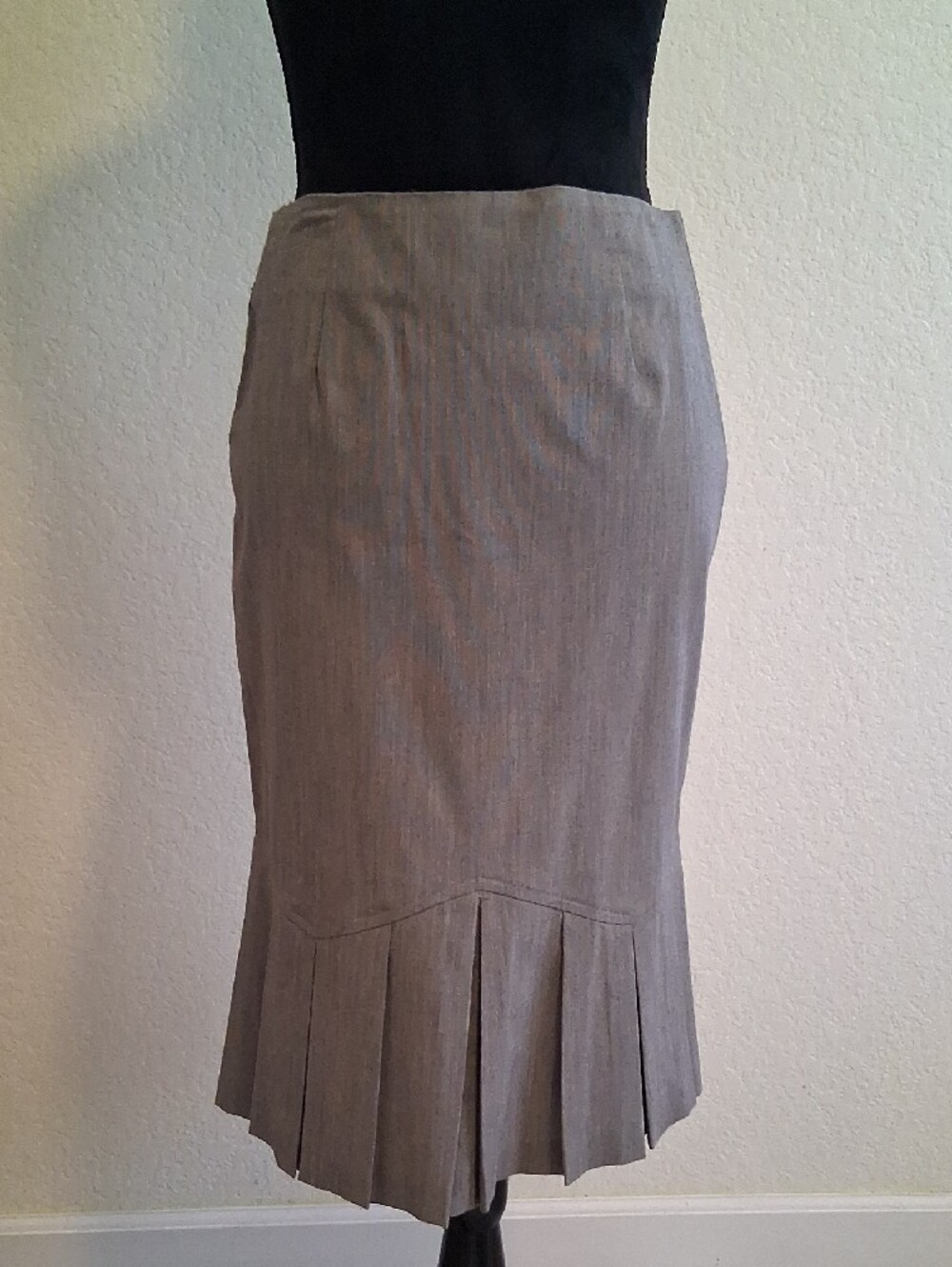 BCX Gray Single-Button Tailored Blazer And Ruffed Skirt. - Picture 10 of 13